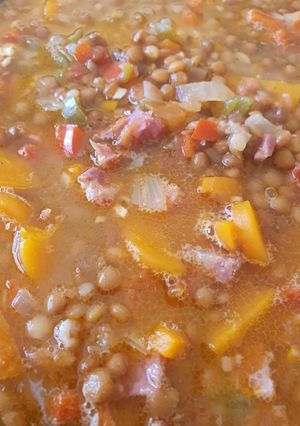 Una foto de Lentejas con verduras y jamón