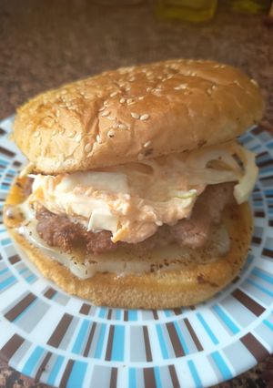 Una foto de Hamburguesa con coleslaw