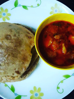 आलू पूरी (Aloo puri recipe in Hindi) रेसिपी मुख्य फोटो
