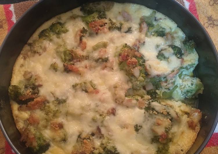 Torta Suflê Low Carb de Brócolos, Queijo e Bacon