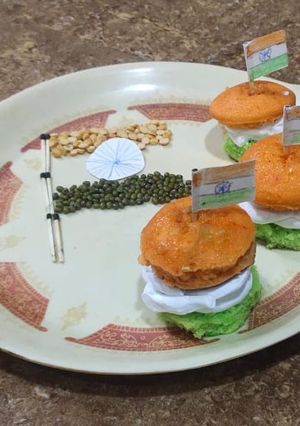 ઓરેન્જ કિવિ કેક (Orange Kiwi Cake Recipe In Gujarati) રેસીપી મુખ્ય ફોટો