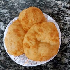A picture of Bhature.