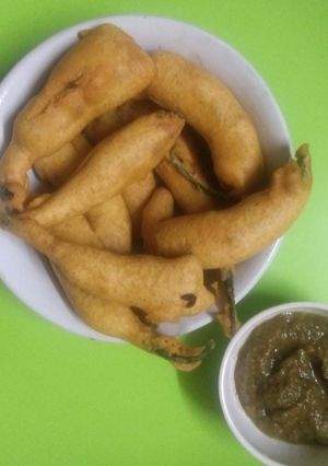 A picture of Green chilli Pakodi.