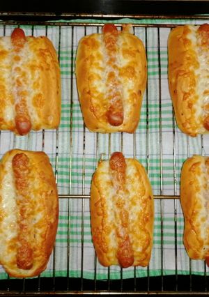 Virslis, hagymás, sajtos puccsis recept fotója