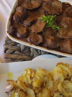 Una foto de Añojo en salsa de pimientos con guarnición de patatas a lo pobre
