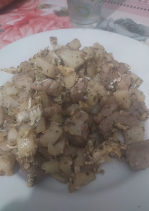 Una foto de Revuelto de papas con lo que tenemos en casa