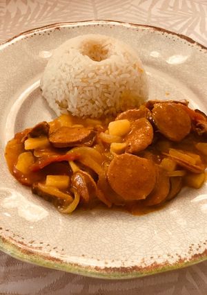 Una foto de Longanizas guisadas