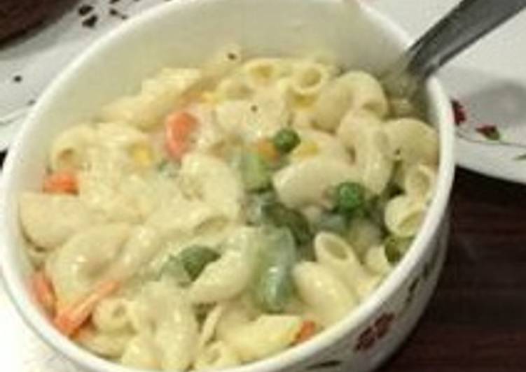 Step-by-Step Guide to Prepare Speedy White sauce cheesy veg pasta