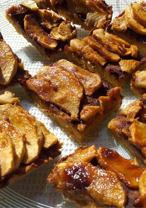 Una foto de Cuadrados de manzana veganos
