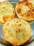 Matar ke bhature