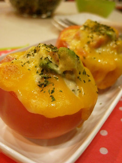 A picture of Avocado Gratin with a Whole Tomato.