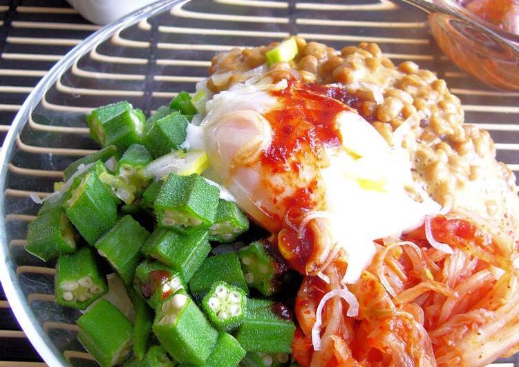 How to Prepare Super Quick Homemade Okra, Natto, and Kimchi Rice Bowl