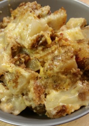 A picture of Cheesy Potato & Stuffing Casserole.