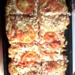 A picture of easy chicken alfraido pizza.