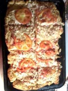A picture of easy chicken alfraido pizza.
