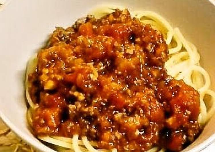 Recipe of Any-night-of-the-week Meat Sauce Made from Canned Tomatoes