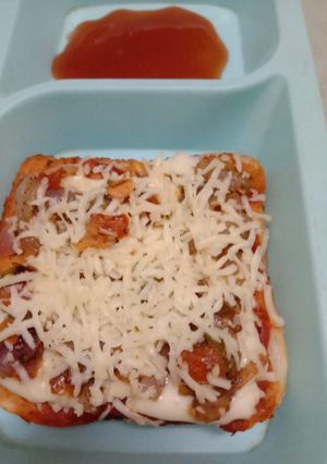 A picture of Bread pizza.