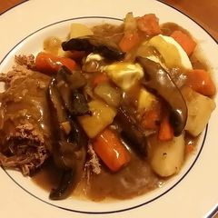 A picture of taisen's pot roast in a crockpot.