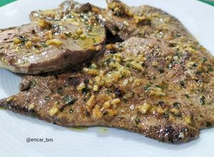 Foto principal de Hígado de cerdo a la plancha con picadillo