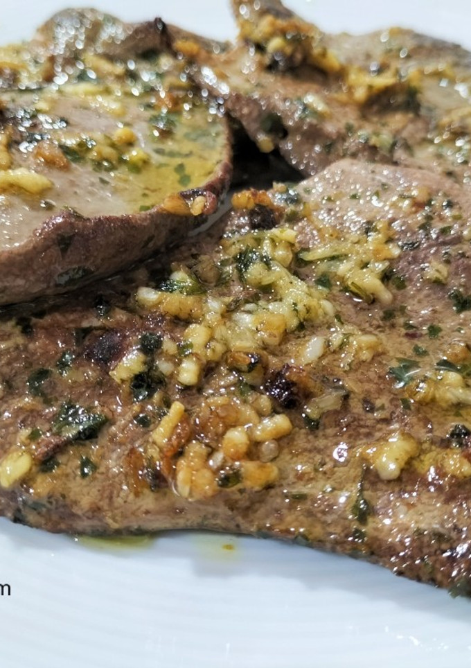 Una foto de Hígado de cerdo a la plancha con picadillo