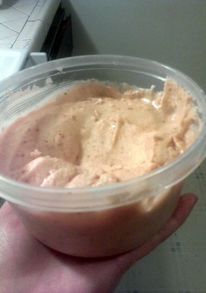 A picture of sweet n creamy strawberry frosting.