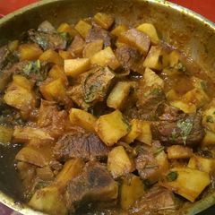 A picture of Egyptian meat plate with potato.
