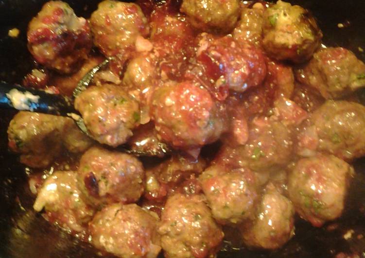 Recipe of Award-winning Holiday Meatballs w/Cranberry Sauce