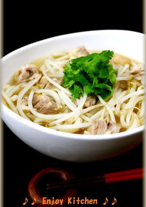 A picture of Easy Pho Ga (Vietnamese Chicken Udon Noodles).