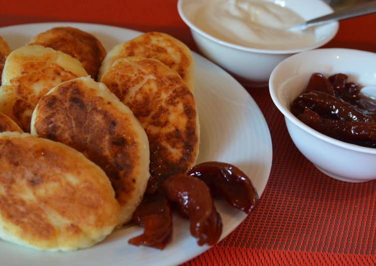 Ukrainian syrnyky, cottage cheese pancakes