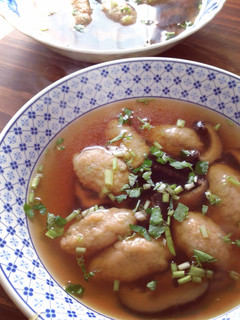 A picture of Grießklößchensuppe (German Semolina Dumpling Soup).