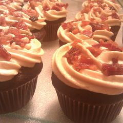 A picture of Fat Elvis Cupcakes.