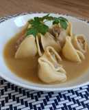 Sopa de galets rellenos de carne