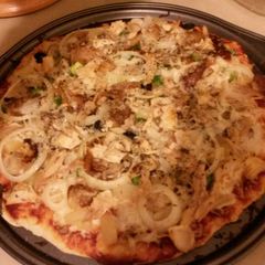 A picture of Rotisserie Chicken Pizza.