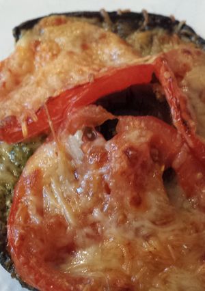 A picture of Portobello mushroom pizza.