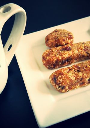 A picture of No bake cashew cookie.