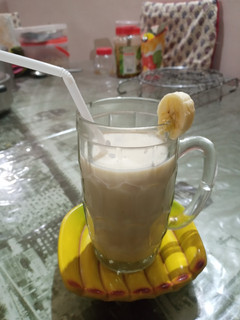 બનાના શેક (Banana Shake Recipe In Gujarati) રેસીપી મુખ્ય ફોટો