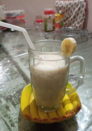 બનાના શેક (Banana Shake Recipe In Gujarati) રેસીપી મુખ્ય ફોટો