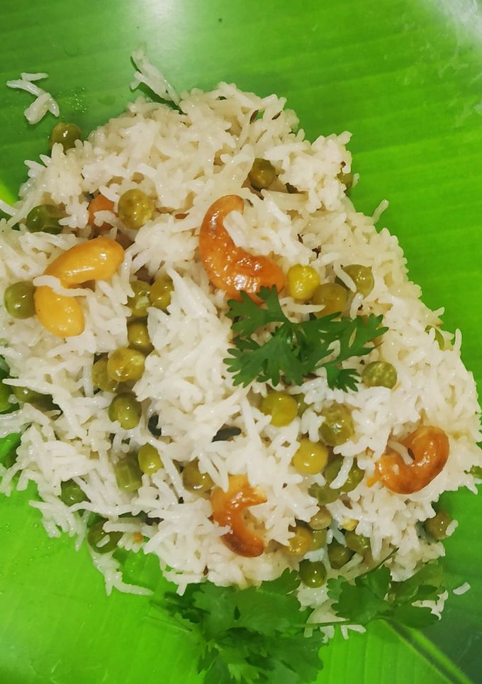 मटर पुलाव (mutter pulav recipe in marathi) रेसिपी चे मुख्य फोटो 