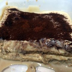 A picture of Best Tiramisu~.