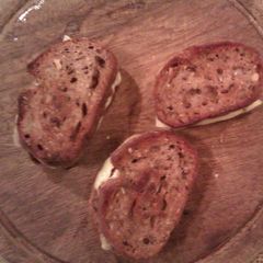 A picture of Cheesy garlic sandwiches.