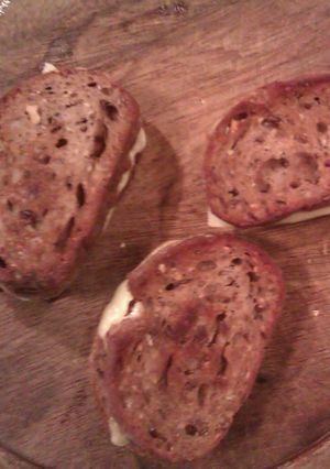 A picture of Cheesy garlic sandwiches.