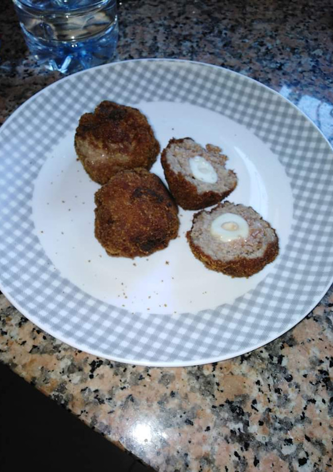 Una foto de Albóndigas rellenas con huevos de codorniz