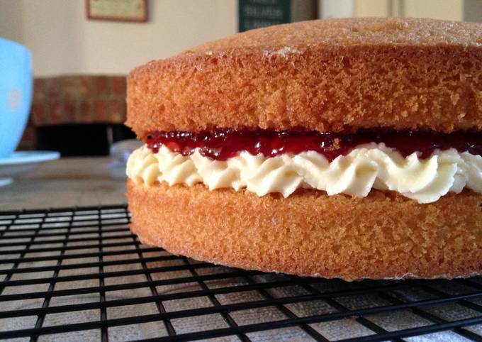 fluffy Victoria sponge