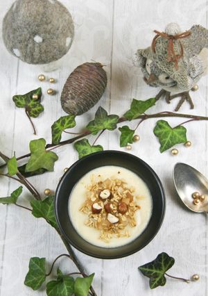 Une photo de Velouté de panais à la poire et son granola salé