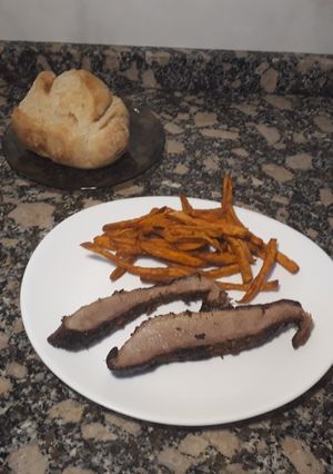 Una foto de Tapa de asado al horno con boniato frito