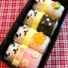 A picture of Sleeping Barrel Bears Character Bento.
