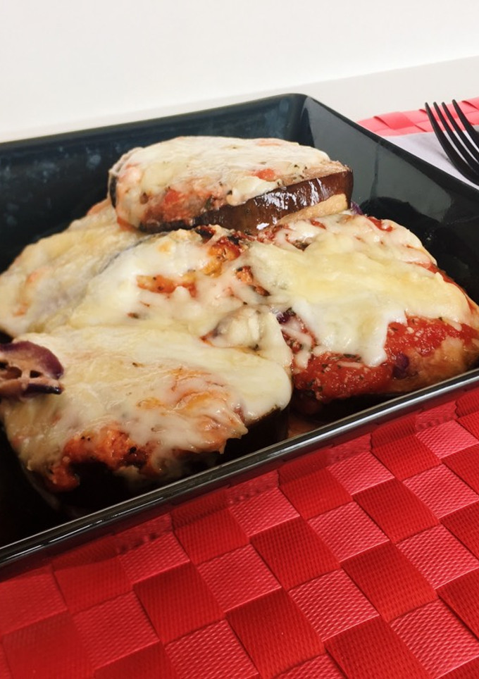 Una foto de Berenjena y calabacín con mozzarella y jamón cocido