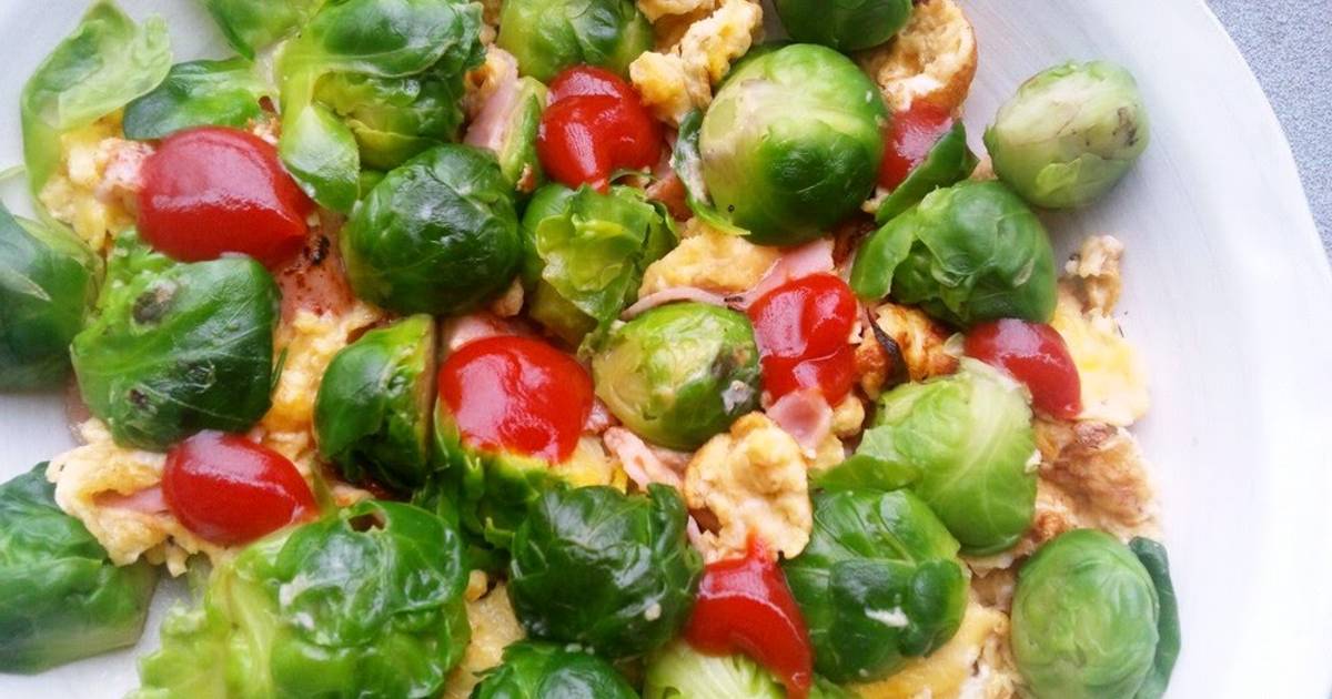 Colourful Scrambled Eggs with Brussels Sprouts Recipe by cookpad.japan