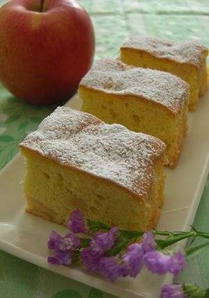 A picture of Easy Apple Cake.
