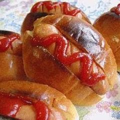 A picture of Mum's Hot Dogs.